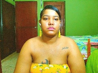 sarahlove16's Live Webcam