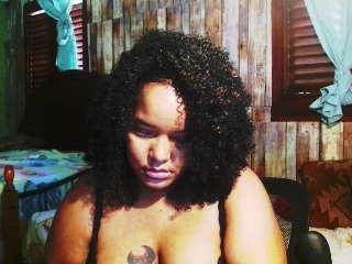 sarahlove16's Live Webcam