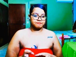 sarahlove16's Live Webcam
