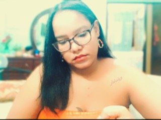 sarahlove16's Live Webcam
