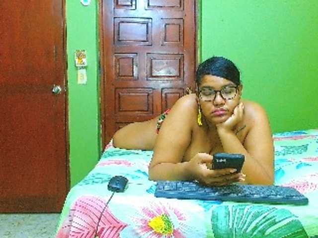 sarahlove16 live cam on BongaCams