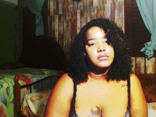 sarahlove16 live cam on BongaCams