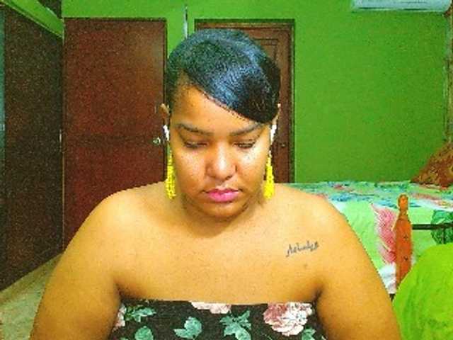 sarahlove16 live cam on BongaCams