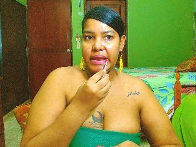 sarahlove16 live cam on BongaCams