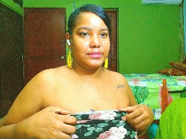 sarahlove16 live cam on BongaCams