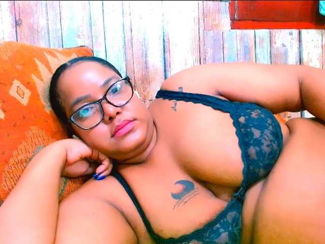 sarahlove16 live cam on BongaCams