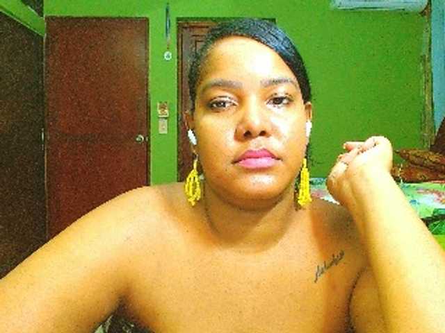 sarahlove16 live cam on BongaCams