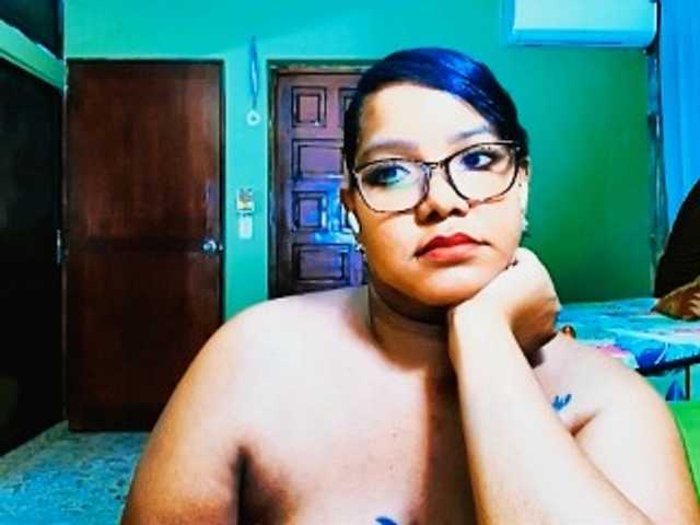 sarahlove16 live cam on BongaCams