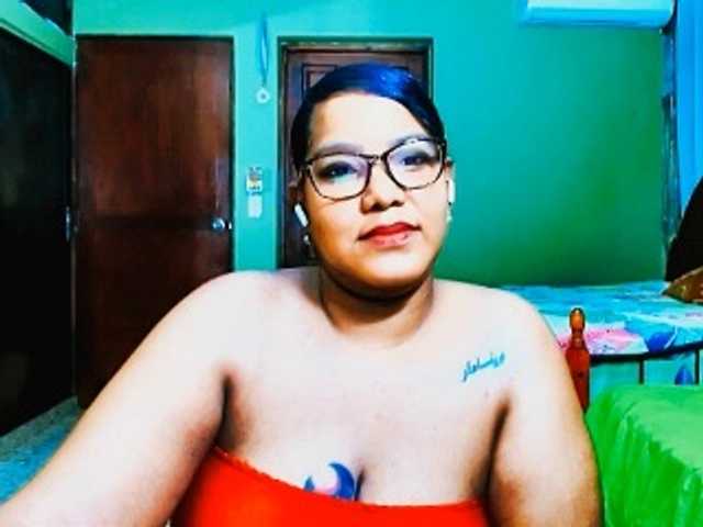 sarahlove16 live cam on BongaCams
