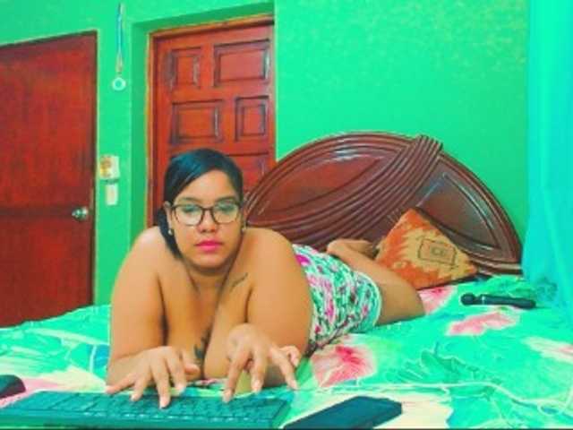 sarahlove16 live webcam show