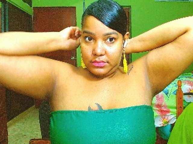 sarahlove16 live cam on BongaCams