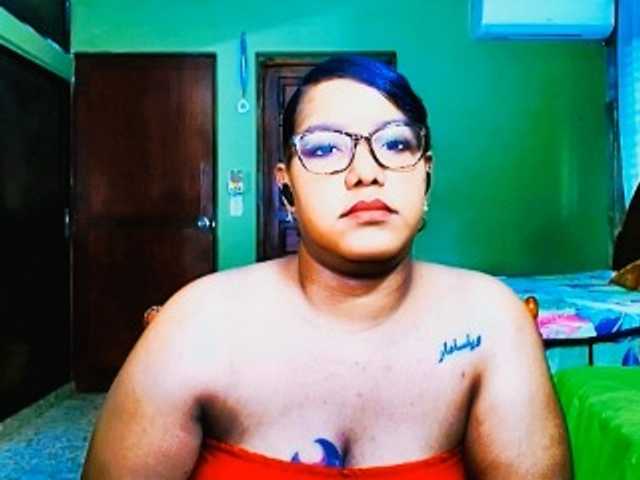 sarahlove16 live cam on BongaCams