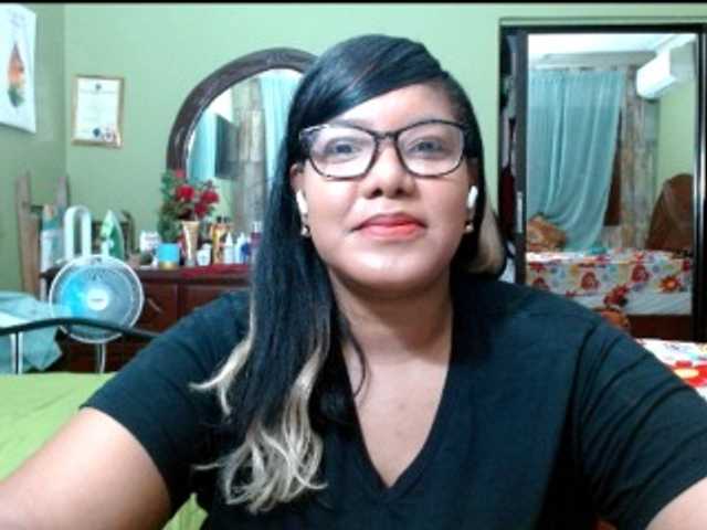 sarahlove16 live cam on BongaCams