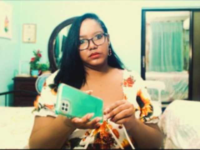 sarahlove16 live cam