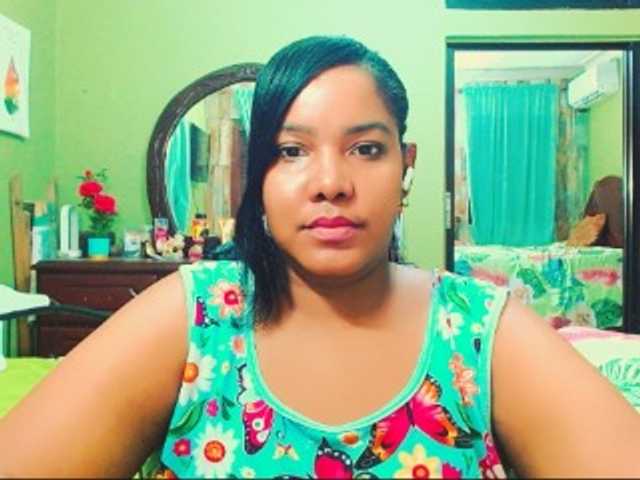sarahlove16 live webcam show
