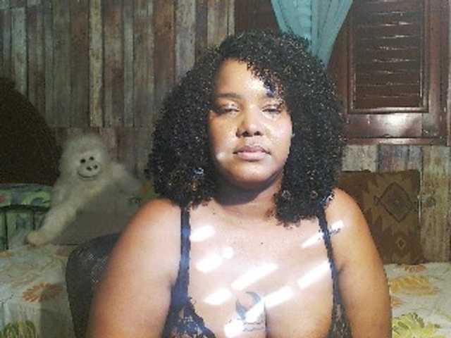 sarahlove16 live cam preview