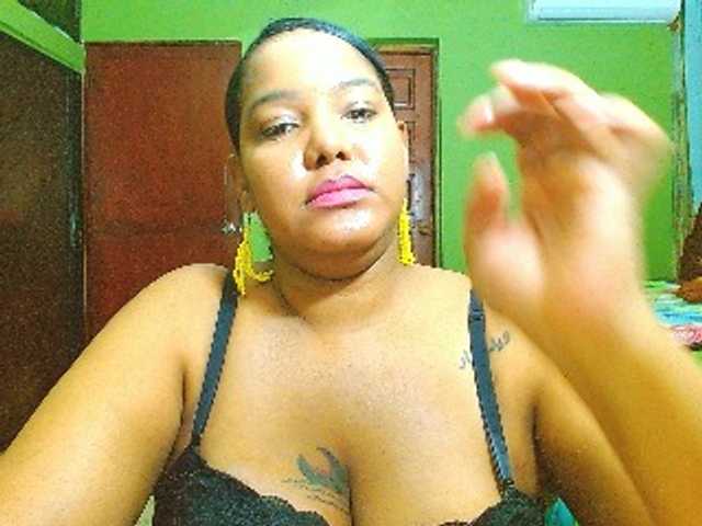 sarahlove16 live cam on BongaCams