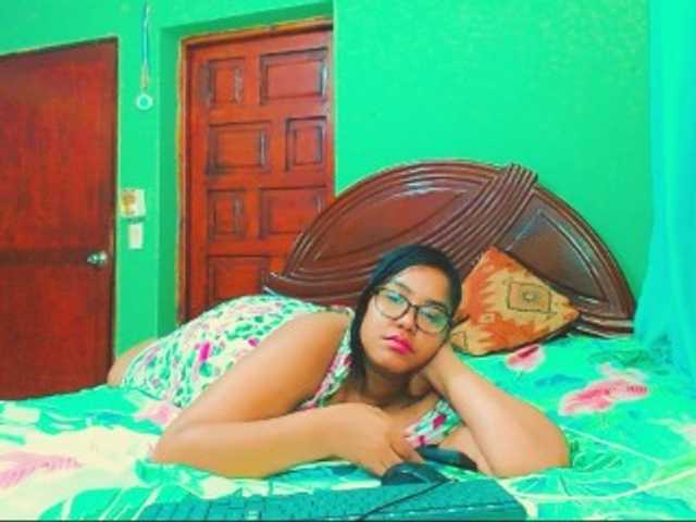 sarahlove16 live cam on BongaCams