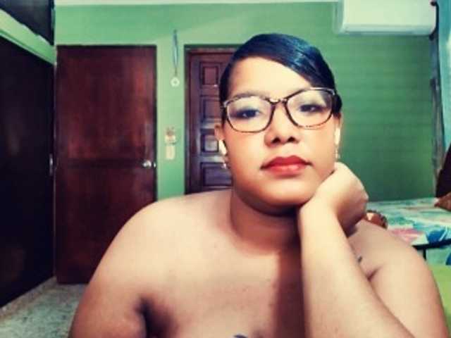 sarahlove16 live cam on BongaCams