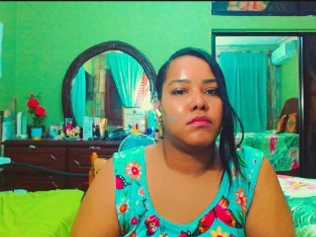 sarahlove16 live cam on BongaCams