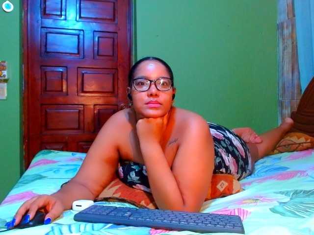 sarahlove16 live cam on BongaCams