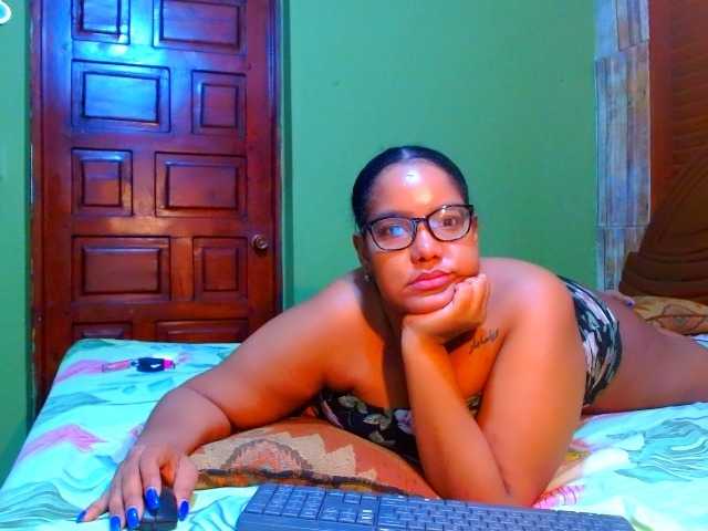 sarahlove16 live cam on BongaCams