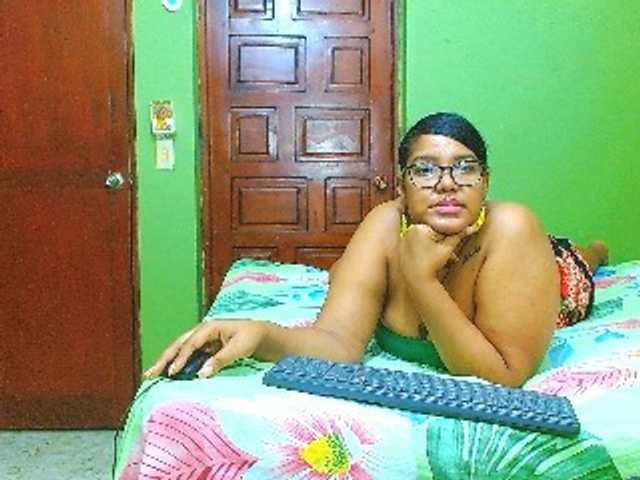 sarahlove16 live webcam show