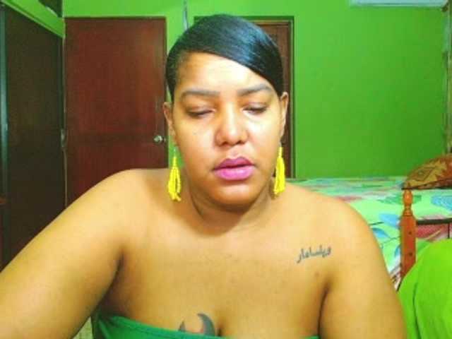 sarahlove16 live cam on BongaCams