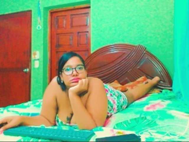 sarahlove16 live cam on BongaCams