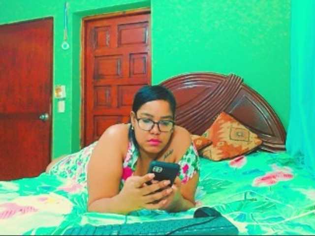 sarahlove16 live webcam show