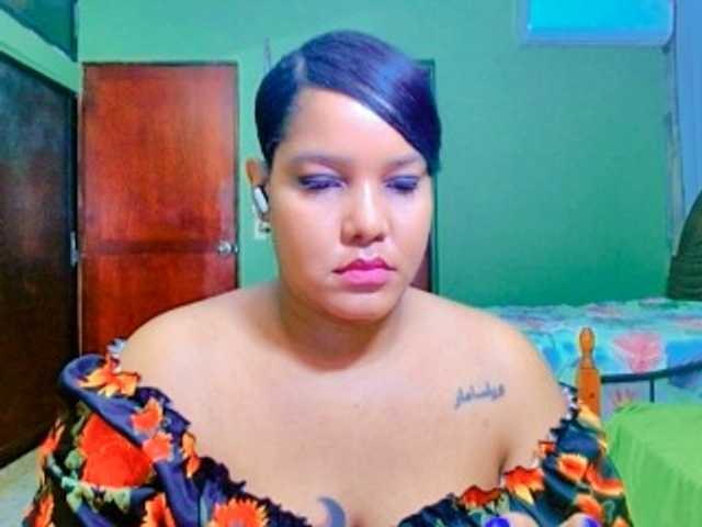 sarahlove16 live cam on BongaCams