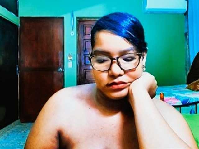 sarahlove16 live cam on BongaCams