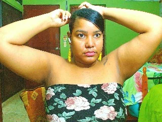 sarahlove16 webcam bongacams model stream image