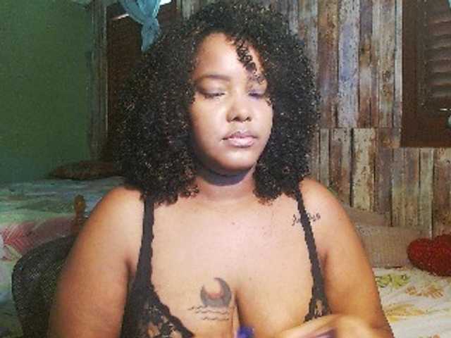 sarahlove16 live cam preview