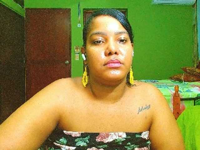 sarahlove16 live cam