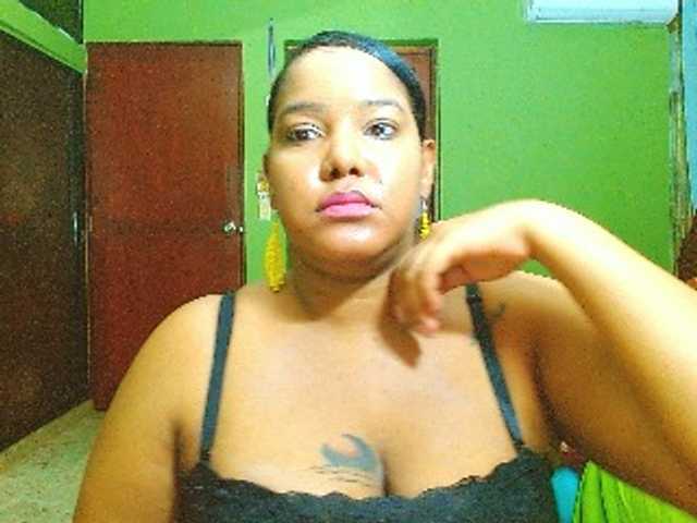 sarahlove16 live cam on BongaCams