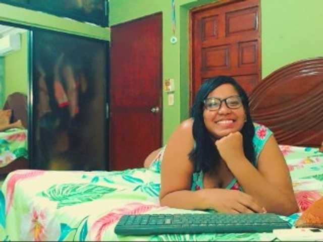 sarahlove16 live webcam show
