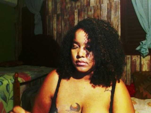 sarahlove16 live cam on BongaCams