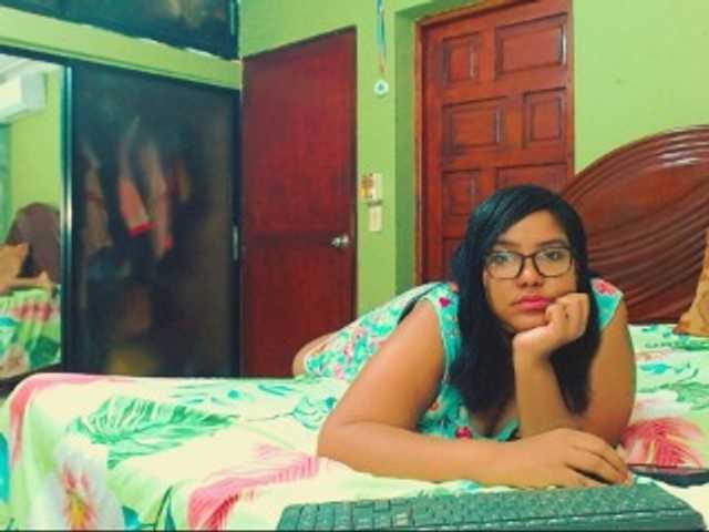 sarahlove16 live webcam show
