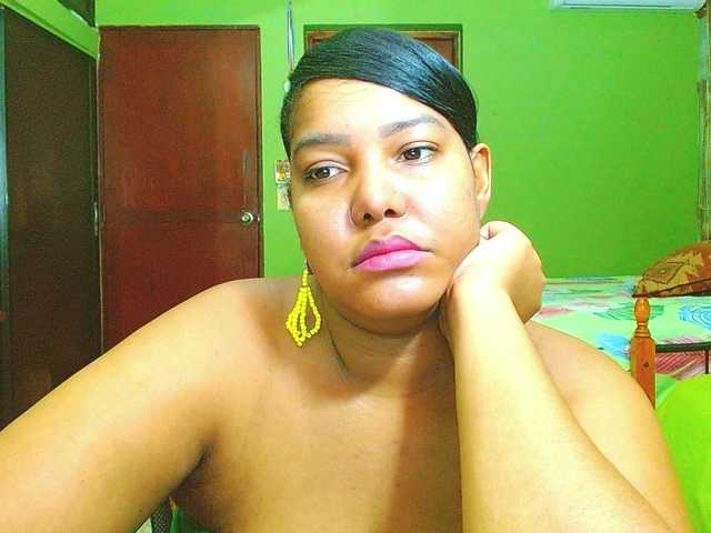 sarahlove16 live cam on BongaCams