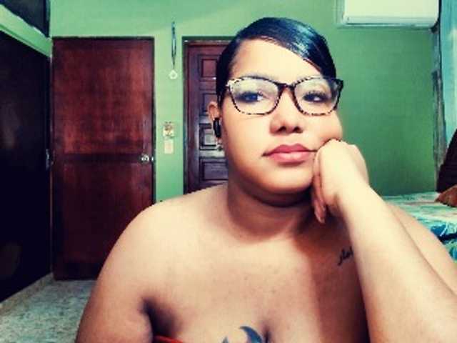 sarahlove16 live cam on BongaCams