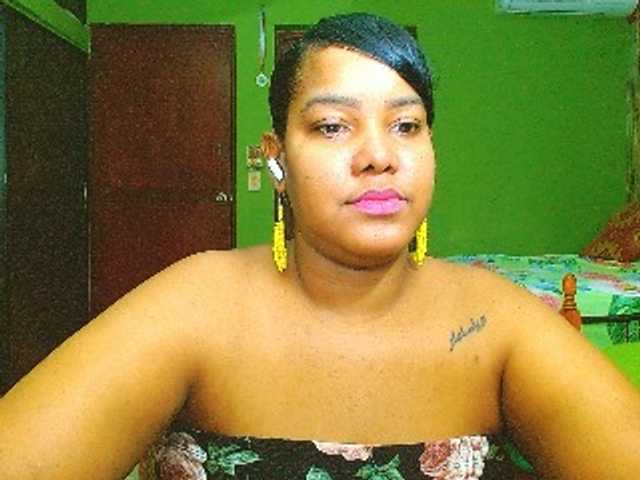 sarahlove16 live cam on BongaCams