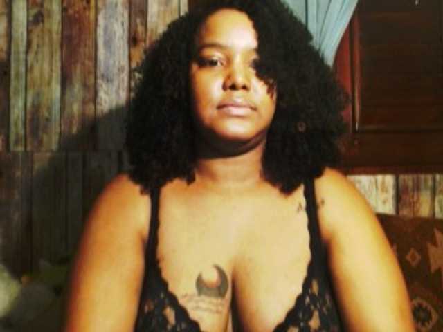 sarahlove16 live cam on BongaCams