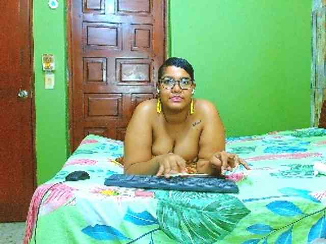 sarahlove16 webcam