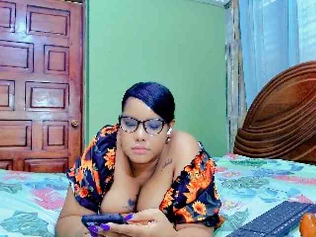 sarahlove16 webcam