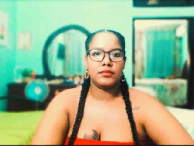sarahlove16 webcam