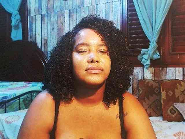 sarahlove16 webcam