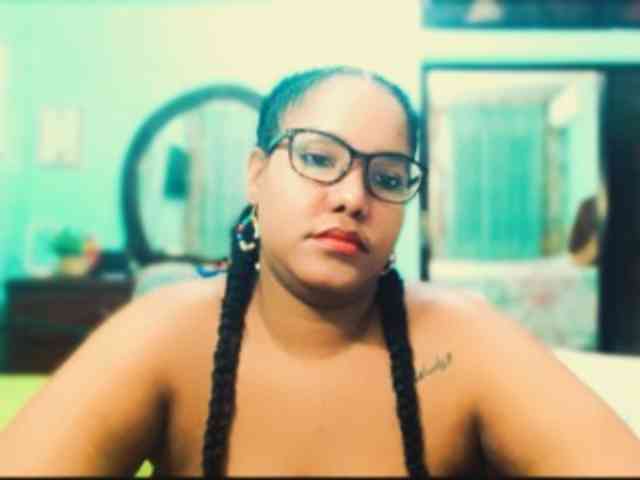 sarahlove16 webcam