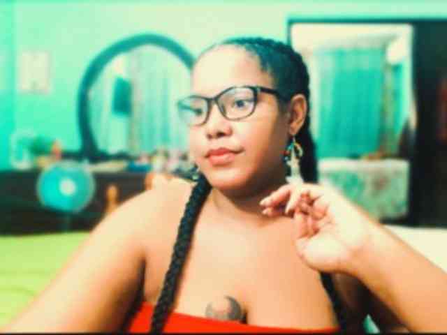 sarahlove16 webcam