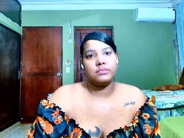 sarahlove16 webcam